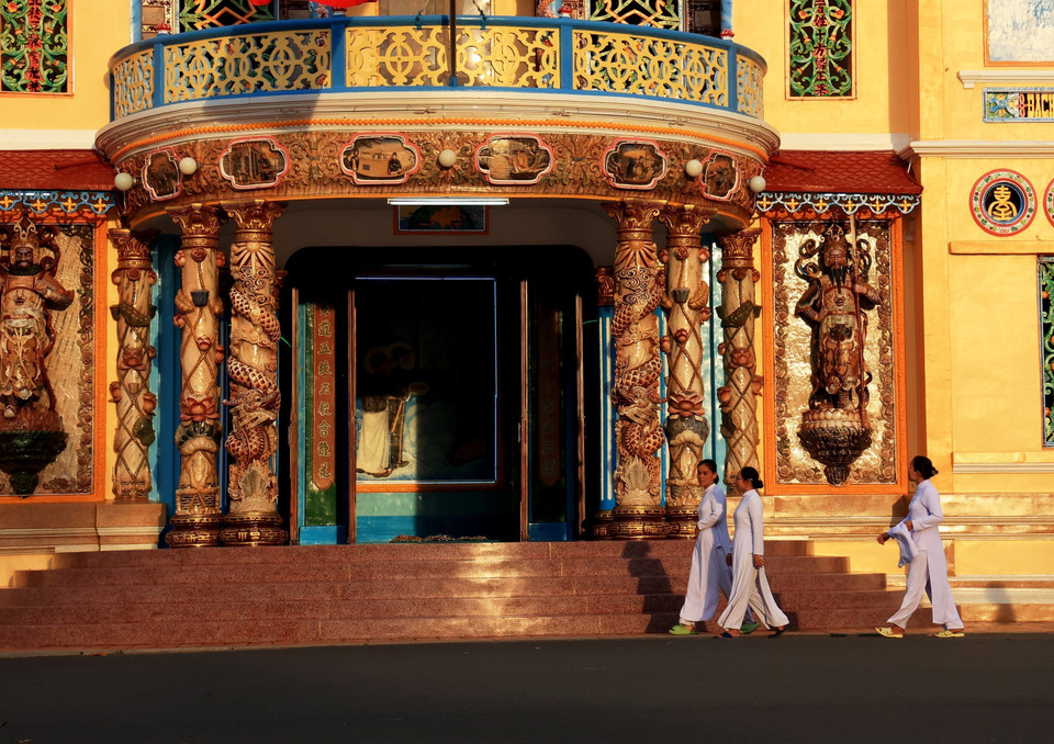 Cổng vào của Tòa Thánh Tây Ninh. (Ảnh: Hồng Đạt/TTXVN)