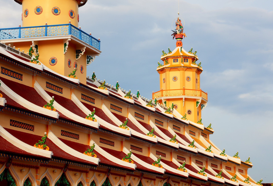 Kiến trúc mái độc đáo của Tòa Thánh Tây Ninh là sự pha trộn giữa kiến trúc truyền thống Việt Nam với kiến trúc của thánh đường Hồi giáo và điện thờ của Đạo giáo. (Ảnh: Hồng Đạt/TTXVN)