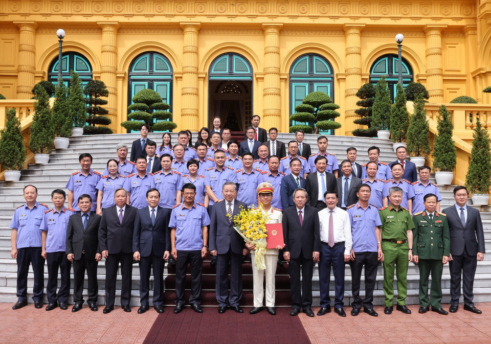 Tổng Bí thư, Chủ tịch nước Tô Lâm với các đại biểu. (Ảnh: Lâm Khánh/TTXVN)