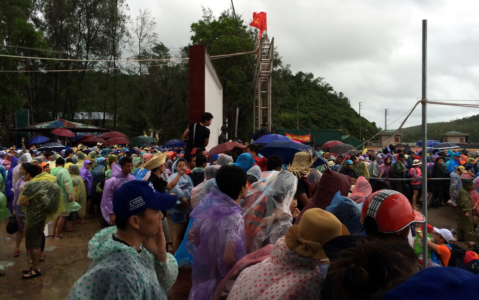 Chính quyền địa phương cùng với các chủ nhà hàng, khách sạn vẫn duy trì việc giảm, miễn tiền thuê phòng nghỉ và dịch vụ ăn uống. 