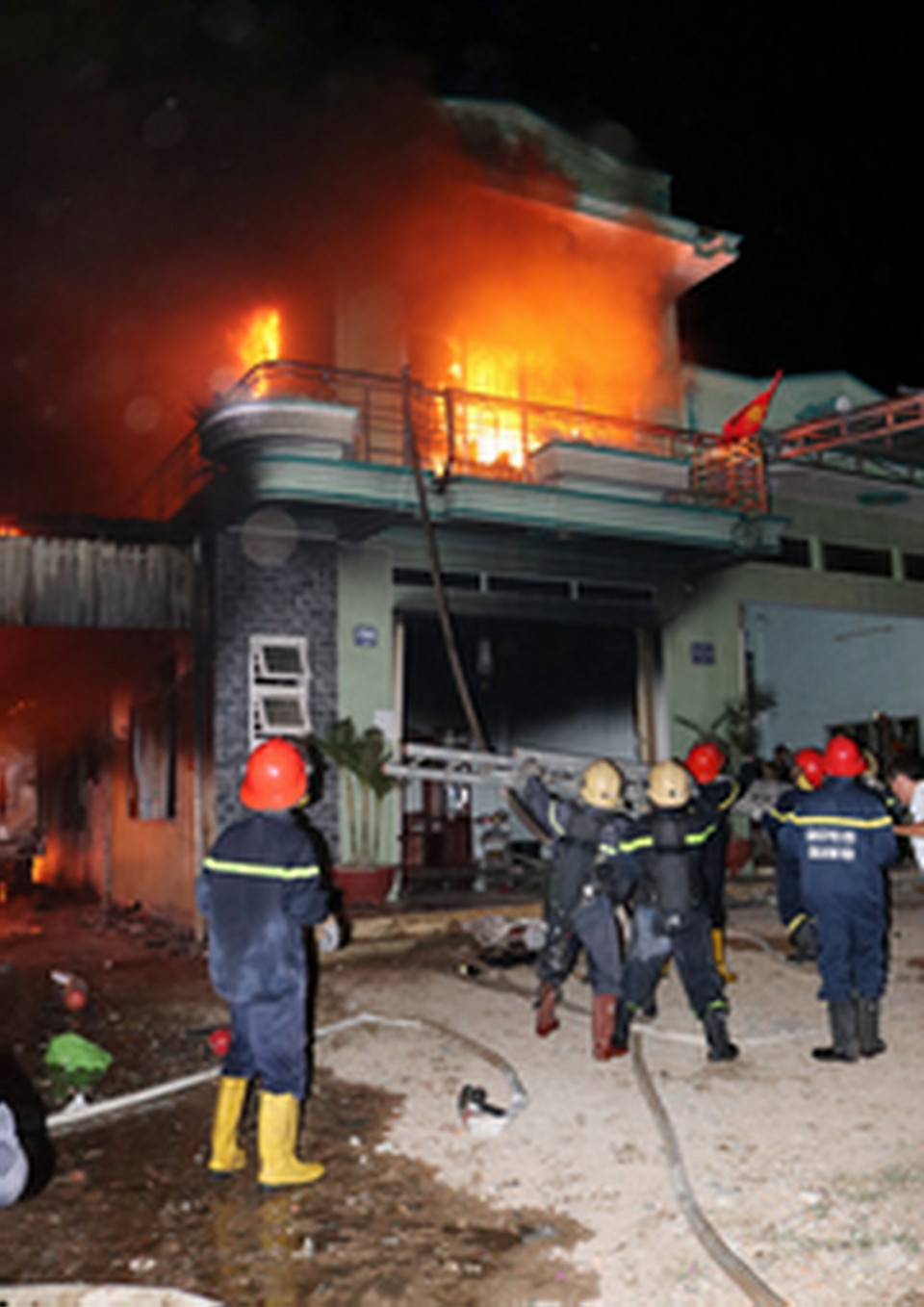 Hiện trường vụ cháy. (Ảnh: Nguyễn Thành/TTXVN)