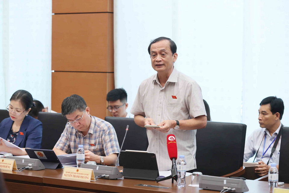 Đại biểu Quốc hội thành phố Cần Thơ Nguyễn Thanh Phương thảo luận tại tổ. (Ảnh: An Đăng/TTXVN)