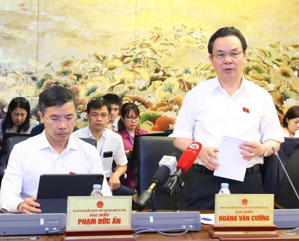 Đại biểu Hoàng Văn Cường, Đoàn đại biểu Quốc hội thành phố Hà Nội phát biểu. (Ảnh: Văn Điệp/TTXVN)