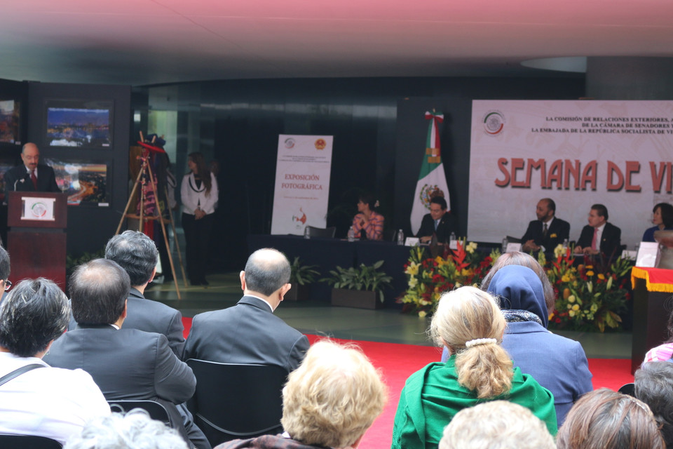 Thứ trưởng Ngoại giao Mexico Carlos Alberto de Icaza Gonzalez phát biểu khai mạc Tuần Việt Nam ngày 8/9. (Ảnh: Việt Hòa/Vietnam+)