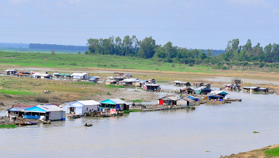 Làng bè trên dòng sông La Ngà, thuộc xã Phú Ngọc, huyện Định Quán, tỉnh Đồng Nai. (Ảnh: Công Phong/TTXVN)