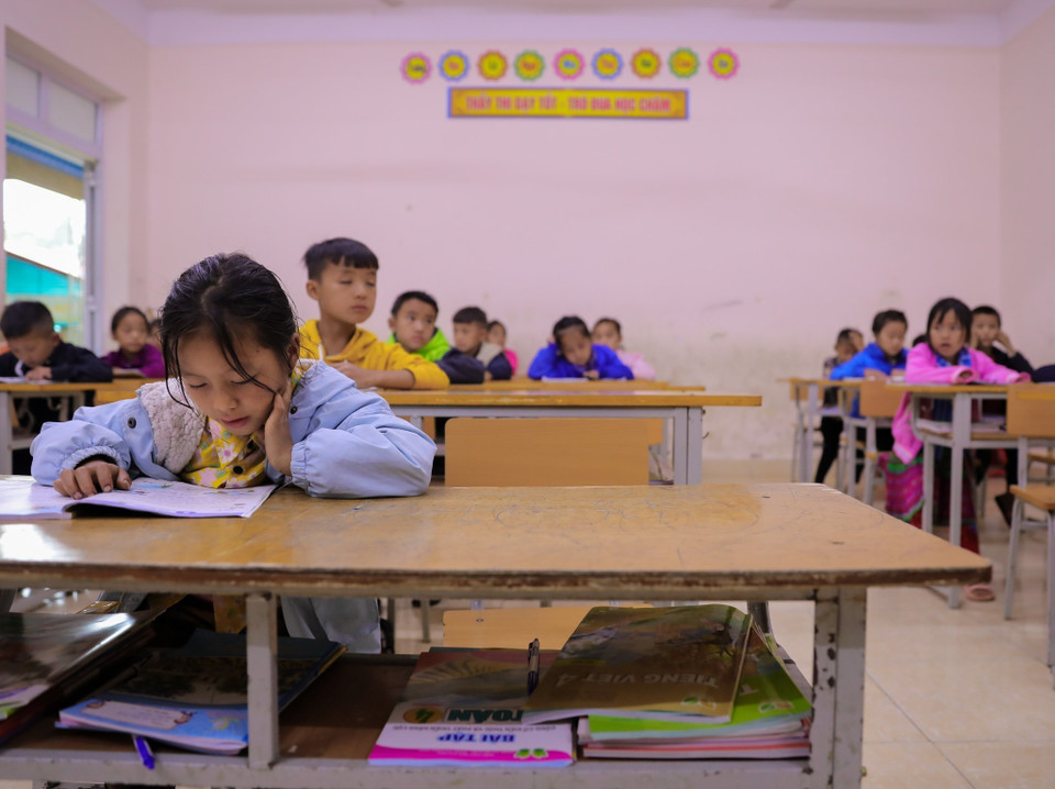 Sáng 4/9 là ngày học chính thức đầu tiên của học sinh huyện Mèo Vạc (Hà Giang). (Ảnh: Nam Thái/TTXVN)