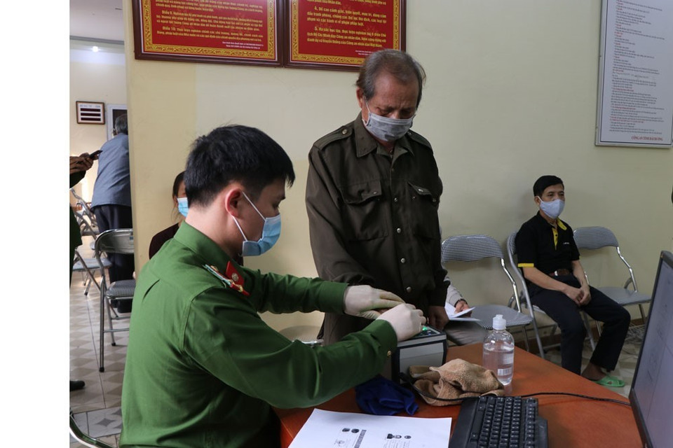 Tính đến ngày 28/3, công an thị xã Kinh Môn đã tiếp nhận 18.519 hồ sơ cấp căn cước công dân. (Ảnh: Mạnh Minh/TTXVN)