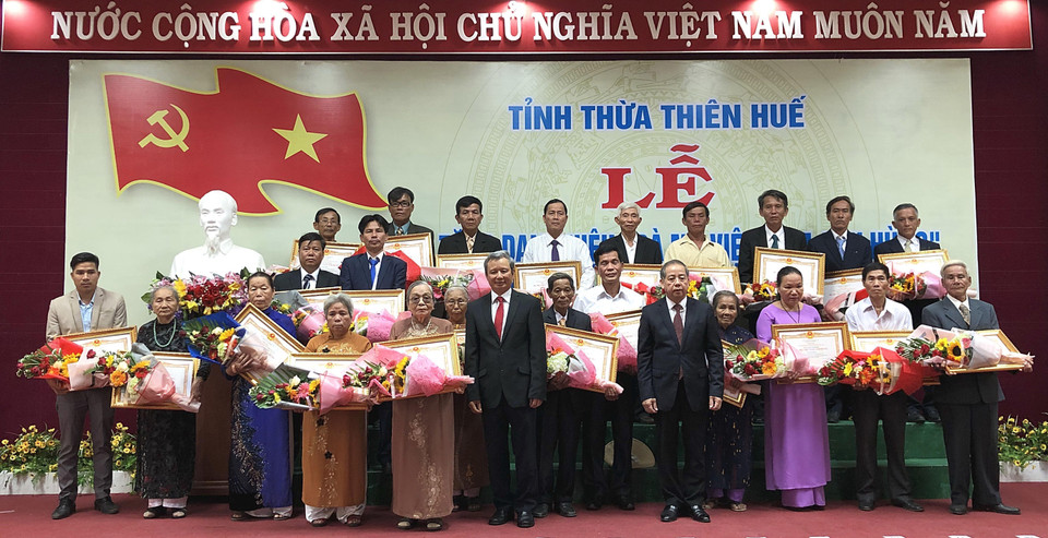 Lễ truy tặng Danh hiệu vinh dự Nhà nước ''Bà Mẹ Việt Nam anh hùng'' và các gia đình có công với cách mạng tại tỉnh Thừa Thiên-Huế, ngày 20/3/2019. (Ảnh: Mai Trang/TTXVN)