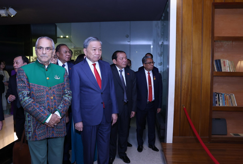 Chủ tịch nước Tô Lâm cùng Tổng thống Timor-Leste Jose Ramos-Horta tham quan Bảo tàng Hồ Chí Minh. (Ảnh: Lâm Khánh/TTXVN)
