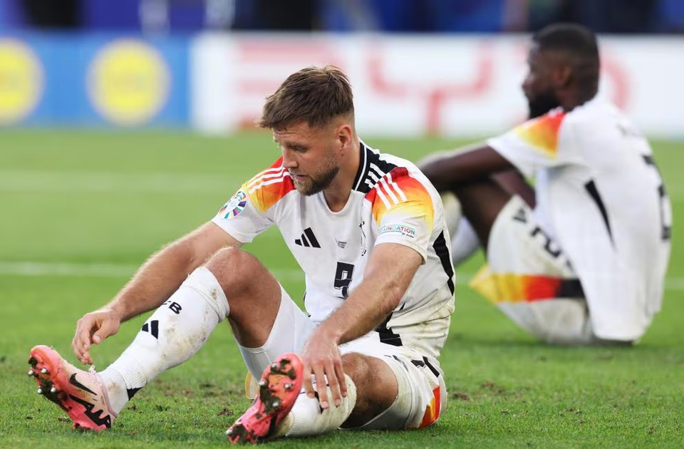 Trái ngược Tây Ban Nha là nỗi buồn của các cầu thủ Đức sau tiếng còi kết thúc trận đấu. (Nguồn: Getty Images)