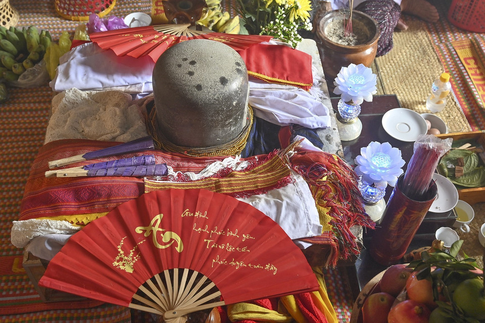 Bệ thờ Linga Yoni trên tháp Pô Sah Inư. (Ảnh: Nguyễn Thanh/TTXVN)