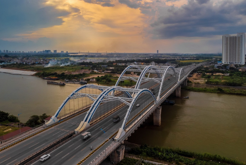 Cầu Đông Trù giúp kết nối hạ tầng giao thông phía Bắc Hà Nội tạo nên trục vành đai 2. (Ảnh: Phạm Tuấn Anh/TTXVN)