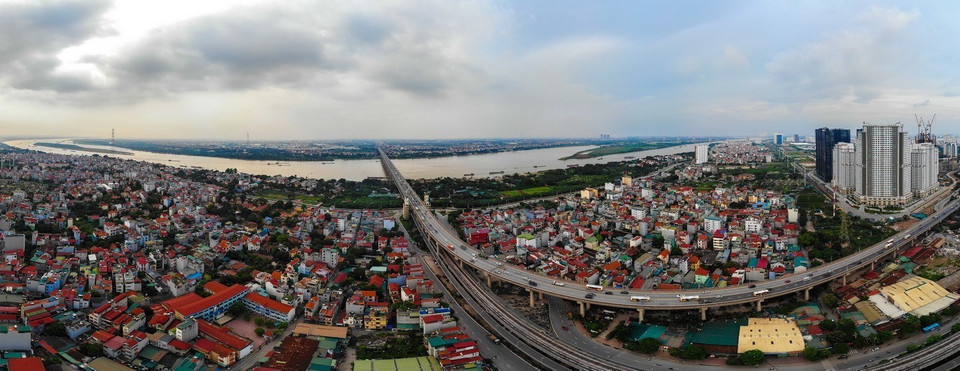 Cầu Thăng Long nối huyện Đông Anh với quận Bắc Từ Liêm, nối liền Thủ đô với sân bay quốc tế Nội Bài, cửa ngõ quan trọng đưa khách quốc tế đến Hà Nội và các tỉnh phía Bắc. (Ảnh: Phạm Tuấn Anh/TTXVN)