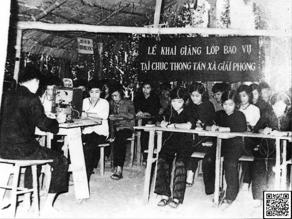 Đào tạo điện báo viên Thông tấn xã Giải phóng phục vụ chiến trường. (Ảnh: Thông tấn xã Giải phóng)