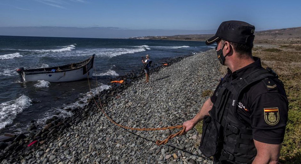 Ngày 29/10/2020, Tổ chức Di cư Quốc tế (IOM) cho biết ít nhất 140 người di cư đã đuối nước trong một vụ đắm tàu chở khoảng 200 người vào tuần trước ở ngoài khơi Senegal. Thông báo của IOM cho biết đây là vụ đắm tàu gây chết người nhiều nhất từ đầu năm tới nay. (Ảnh: DW/TTXVN)