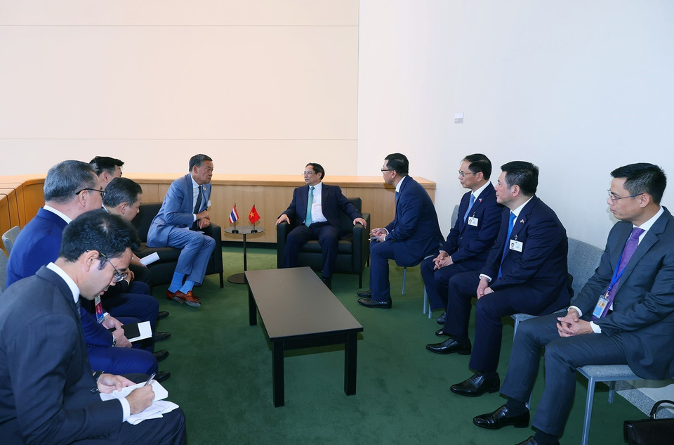 Thủ tướng Phạm Minh Chính gặp Thủ tướng Thái Lan Srettha Thavisin. (Ảnh: Dương Giang/TTXVN)