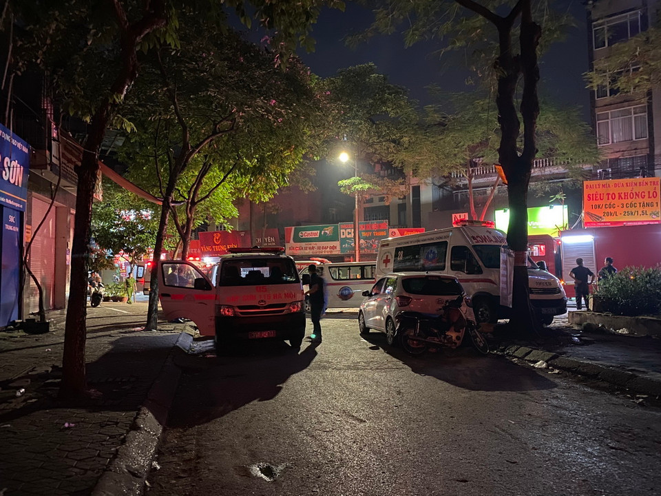 Thông tin ban đầu cho biết, đây là ngôi nhà cho thuê trọ gồm 5 tầng, đã có nhiều nạn nhân thương vong. (Ảnh: TTXVN phát)