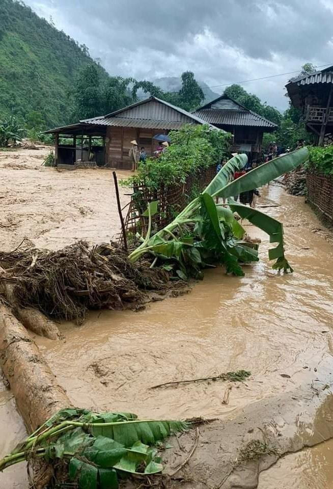 Lũ ống đổ về đã cuốn trôi nhà dân ở bản Phiêng Kham, xã Bum Nưa, huyện Mường Tè. (Ảnh: Việt Hoàng/TTXVN)