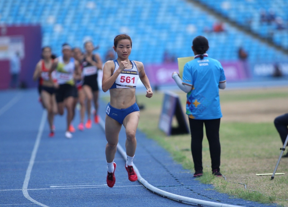 Vận động viên Nguyễn Thị Oanh (561) thi đấu nội dung chạy 1500m nữ và giành huy chương Vàng. (Ảnh: Minh Quyết/TTXVN)