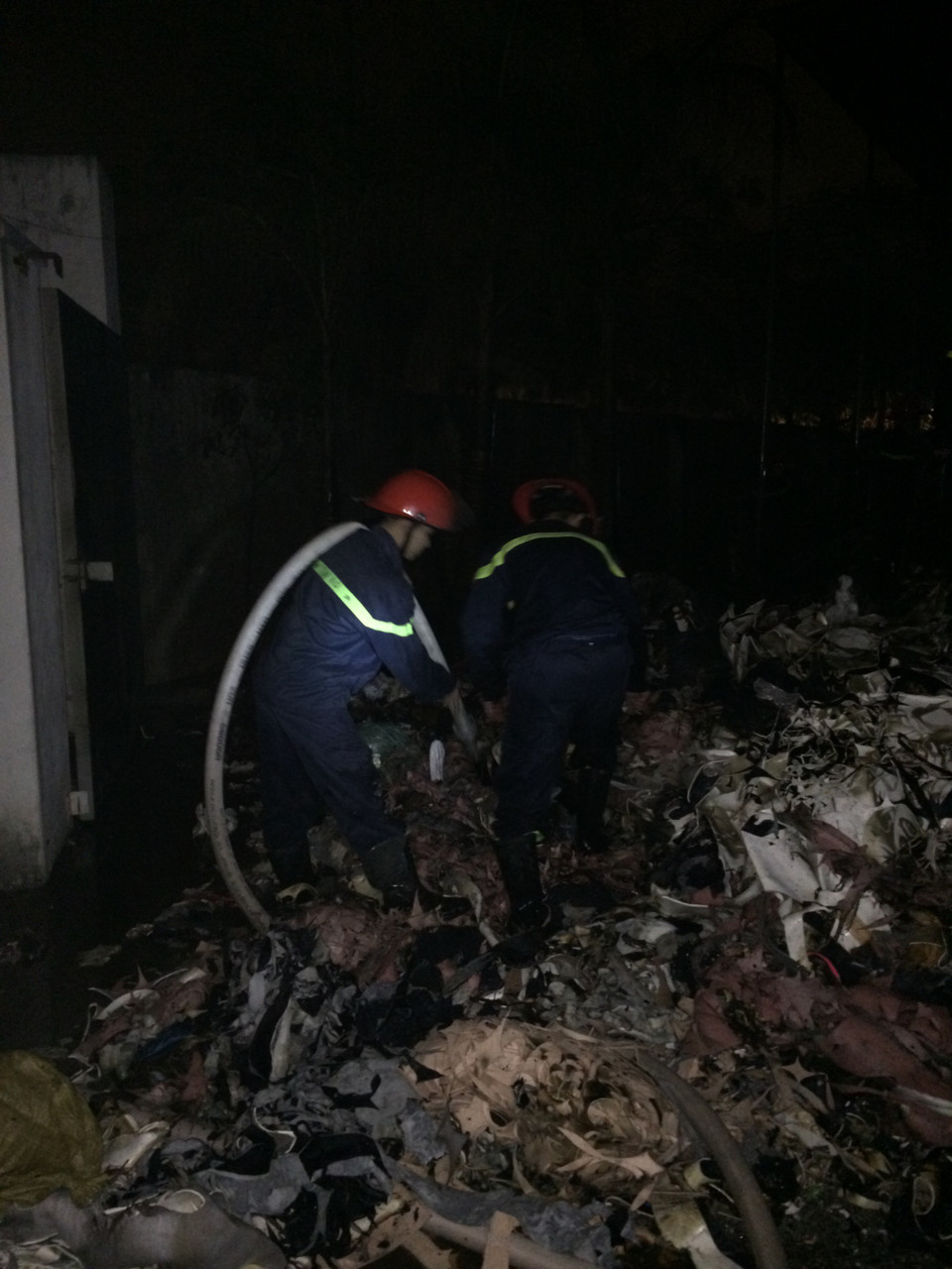 Hiện trường tan hoang sau vụ hỏa hoạn (Ảnh: Ngô Huy Đồng)