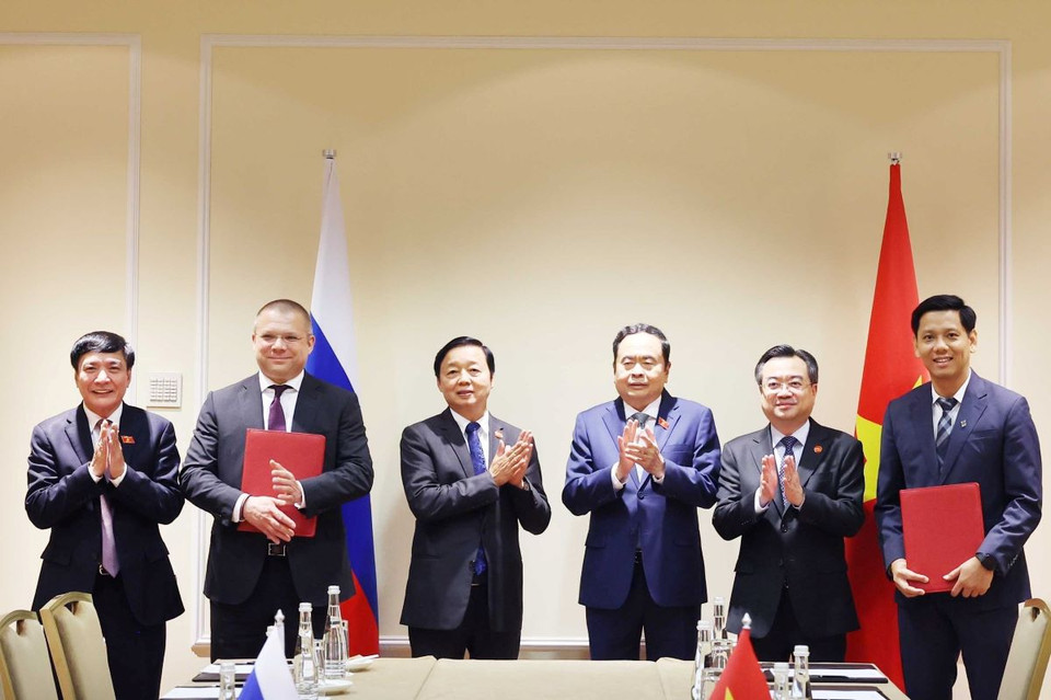 Chủ tịch Quốc hội Trần Thanh Mẫn chứng kiến lễ ký kết hợp tác giữa doanh nghiệp Việt Nam và Nga. (Ảnh: Thống Nhất/TTXVN)