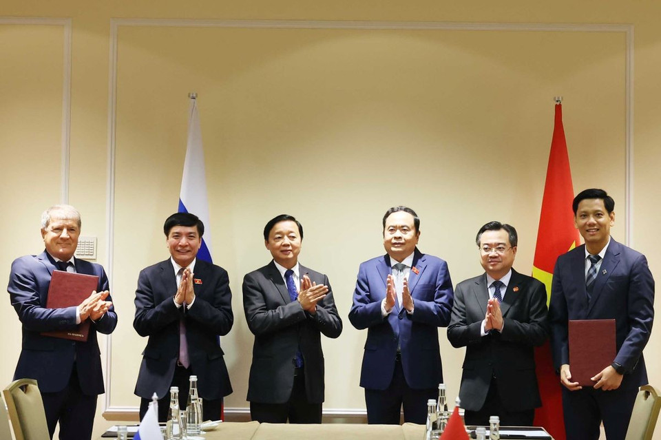 Chủ tịch Quốc hội Trần Thanh Mẫn chứng kiến lễ ký kết hợp tác giữa doanh nghiệp Việt Nam và Nga. (Ảnh: Thống Nhất/TTXVN)