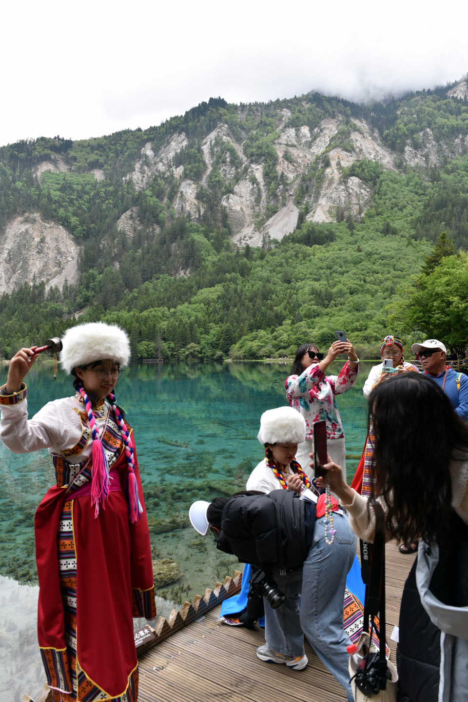 Hiện nay, 7 trên 9 ngôi làng vẫn còn cư dân người Tạng sinh sống. (Ảnh: Tiến Trung-Thành Dương/Vietnam+)