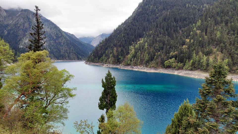 Mỗi mùa ở Cửu Trại Câu đều là một bức tranh đẹp rực rỡ đến choáng ngợp. Chính vì vậy du khách có thể đến thăm vùng đất thần tiên này quanh năm mà không sợ bỏ lỡ những khoảnh khắc tuyệt diệu nhất của tự nhiên. (Ảnh: Tiến Trung-Thành Dương/Vietnam+)