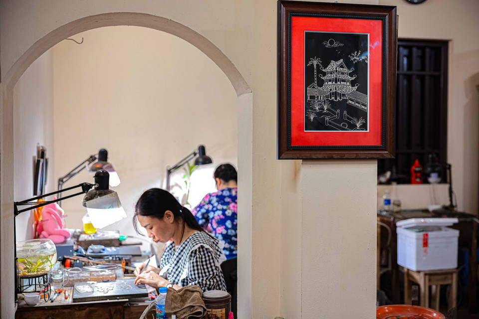 Một bức tranh được làm từ đậu bạc Định Công. (Ảnh: Hoàng Hiếu/TTXVN)