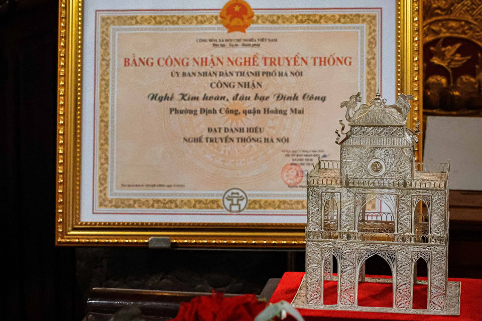 Nghề kim hoàn - đậu bạc Định Công được công nhận là "Nghề truyền thống Hà Nội" theo Quyết định số 4383/QĐ-UBND ngày 21/8/2024 của Ủy ban Nhân dân thành phố Hà Nội. (Ảnh: Hoàng Hiếu/TTXVN)