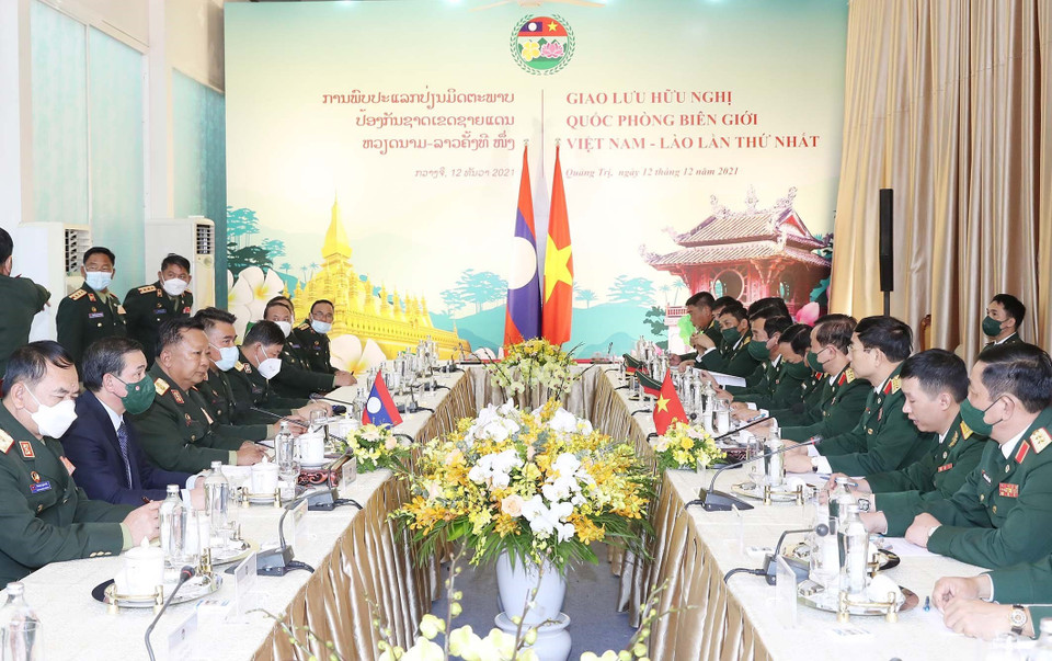 Quang cảnh hội đàm cấp Bộ trưởng Quốc phòng hai nước Việt Nam-Lào. (Ảnh: Trọng Đức/TTXVN)