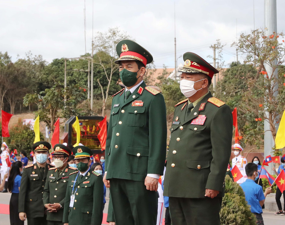 Quang cảnh buổi tuần tra chung đường biên giới của lực lượng biên phòng hai nước. (Ảnh: Trọng Đức/TTXVN)