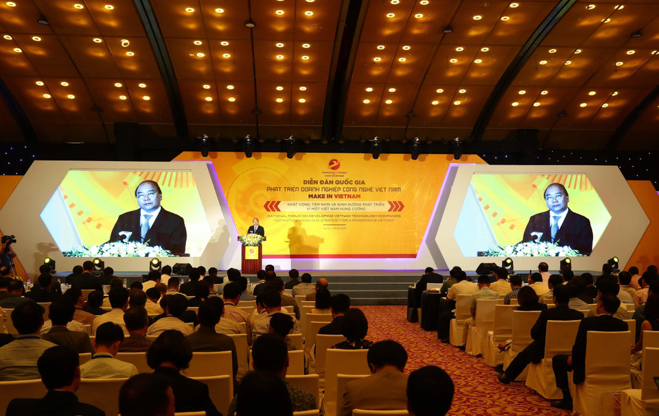 Thủ tướng Nguyễn Xuân Phúc phát biểu tại Diễn đàn quốc gia phát triển doanh nghiệp công nghệ Việt Nam. (Ảnh: Thống Nhất/TTXVN)
