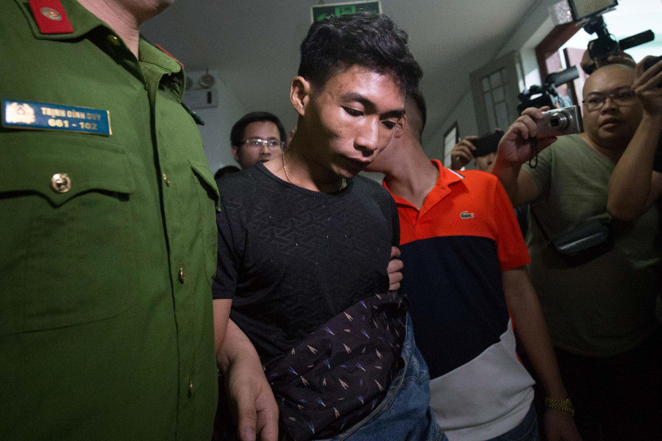 Trong ảnh là nghi phạm Đinh Văn Giáp. Bước đầu, Giáp đã thừa nhận mình đã dùng dao đâm nam sinh Nguyễn Cao S. (Ảnh: PV/Vietnam+)