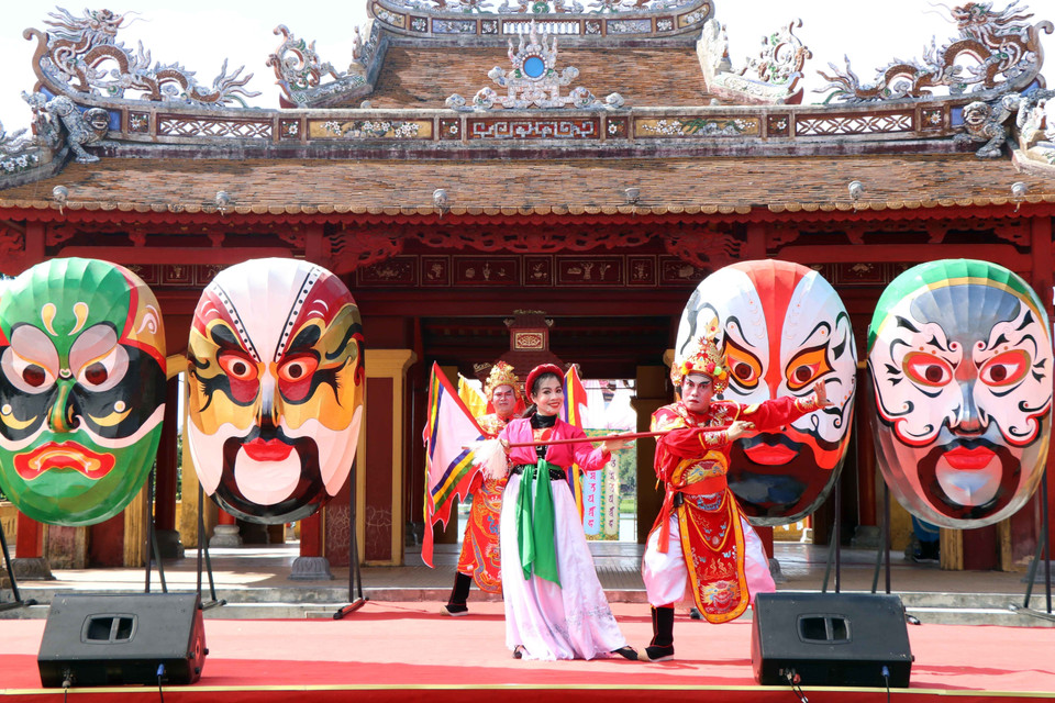 Biều diễn trích đoạn tuồng ''Ác thiện ẩn hình.'' (Ảnh: Đỗ Trưởng/TTXVN)