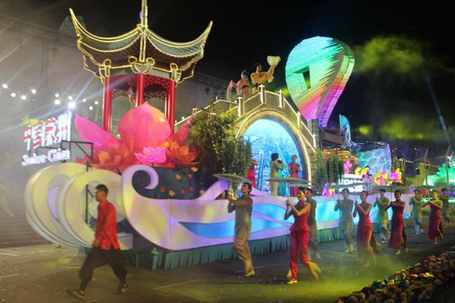 Các nghệ sỹ Trung Quốc tham gia lễ hội Chingay 2015. (Ảnh: Việt Hải-Mỹ Bình-Văn Hải/Vietnam+) 