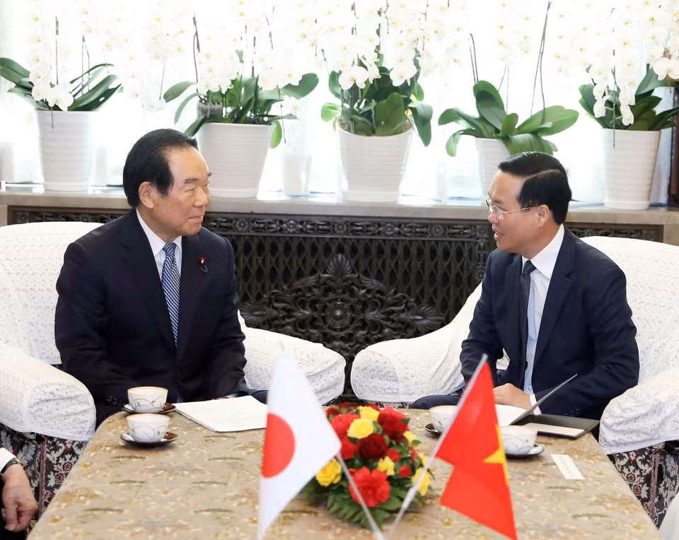 Chủ tịch nước Võ Văn Thưởng và Chủ tịch Hạ viện Nhật Bản Nukaga Fukushiro. (Ảnh: TTXVN phát)