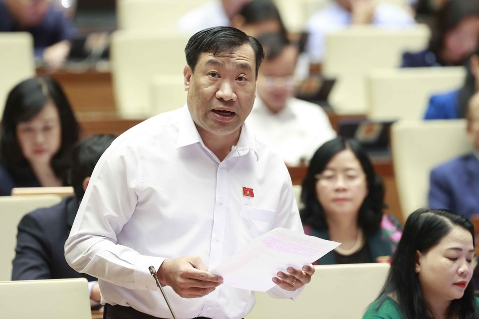 Đại biểu Quốc hội tỉnh Trà Vinh Thạch Phước Bình phát biểu ý kiến. (Ảnh: Doãn Tấn/TTXVN)