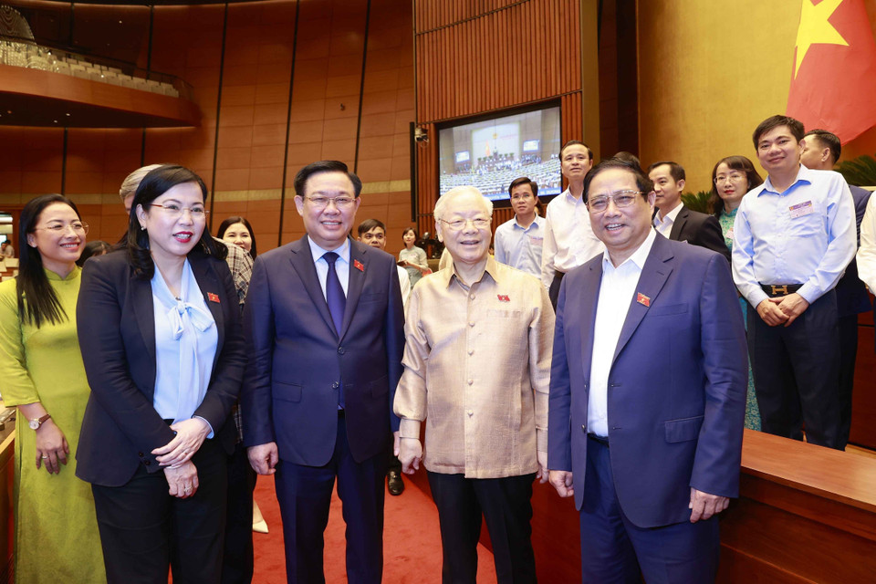 Tổng Bí thư Nguyễn Phú Trọng và các đồng chí lãnh đạo Đảng, Nhà nước với đại biểu. (Ảnh: Doãn Tấn/TTXVN)