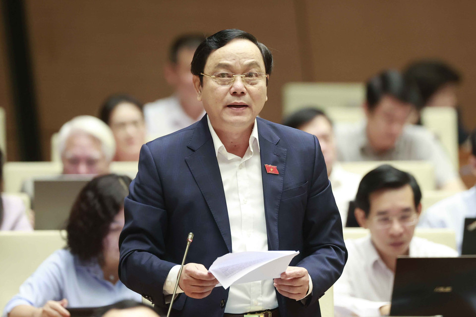Đại biểu Quốc hội tỉnh Quảng Trị Hoàng Đức Thắng phát biểu ý kiến. (Ảnh: Doãn Tấn/TTXVN)