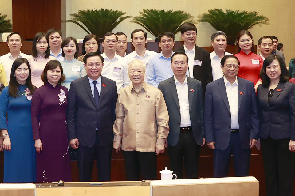 Tổng Bí thư Nguyễn Phú Trọng và các đồng chí lãnh đạo Đảng, Nhà nước, đại biểu Quốc hội với Đoàn đại biểu Hội đồng Nhân dân tỉnh Bắc Ninh. (Ảnh: Doãn Tấn/TTXVN)