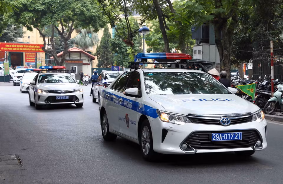 Lực lượng Cảnh sát Giao thông, Công an thành phố Hà Nội, diễu hành trong ngày ra quân bảo đảm an ninh, trật tự trước, trong và sau Tết Nguyên đán Giáp Thìn 2024. (Ảnh: Phạm Kiên/TTXVN)