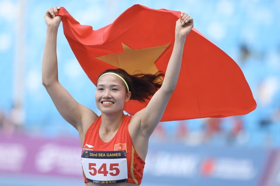 Vận động viên Nguyễn Linh Na xuất sắc giành huy chương Vàng chạy 800m nội dung 7 môn phối hợp. (Ảnh: Minh Quyết/TTXVN)