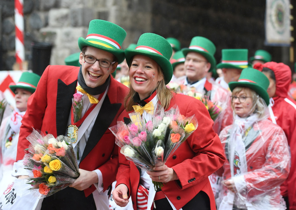 Người dân tham gia lễ hội hóa trang ''Ngày thứ Hai hoa hồng'' tại Cologne, Đức, ngày 24/2/2020. (Ảnh: THX/TTXVN)