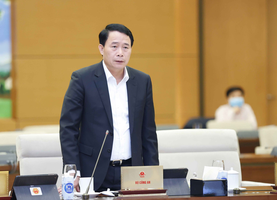 Thứ trưởng Bộ Công an Lê Quốc Hùng phát biểu ý kiến. (Ảnh: Doãn Tấn/TTXVN)