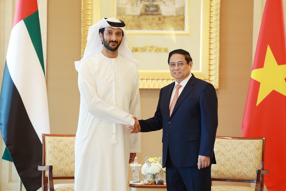 Thủ tướng Phạm Minh Chính tiếp Bộ trưởng Kinh tế UAE Abdulla Bin Touq Al Marri. (Ảnh: Dương Giang/TTXVN)