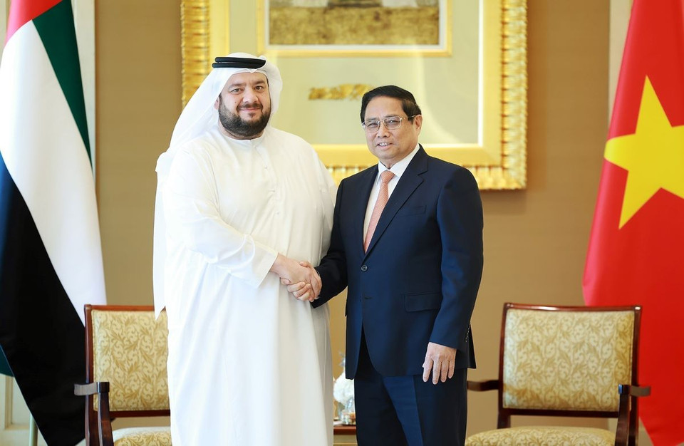 Thủ tướng Phạm Minh Chính tiếp Bộ trưởng Đầu tư UAE Mohamed Hassan Al Suwaidi. (Ảnh: Dương Giang/TTXVN)