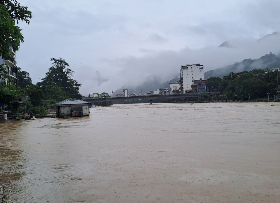 Do mưa lớn trong hai ngày 8 và 9/9, nước sông Lô dâng cao. (Ảnh: Đức Thọ/TTXVN)