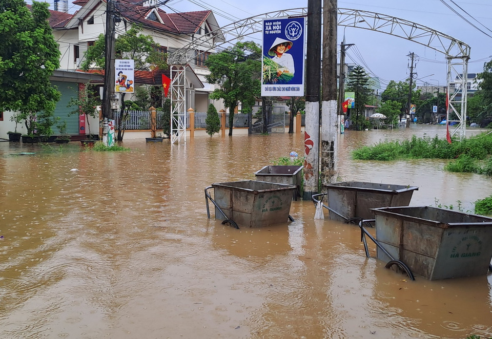 Một số khu vực nước lũ dâng cao gây ngập lụt tại thành phố Hà Giang. (Ảnh: Đức Thọ/TTXVN)