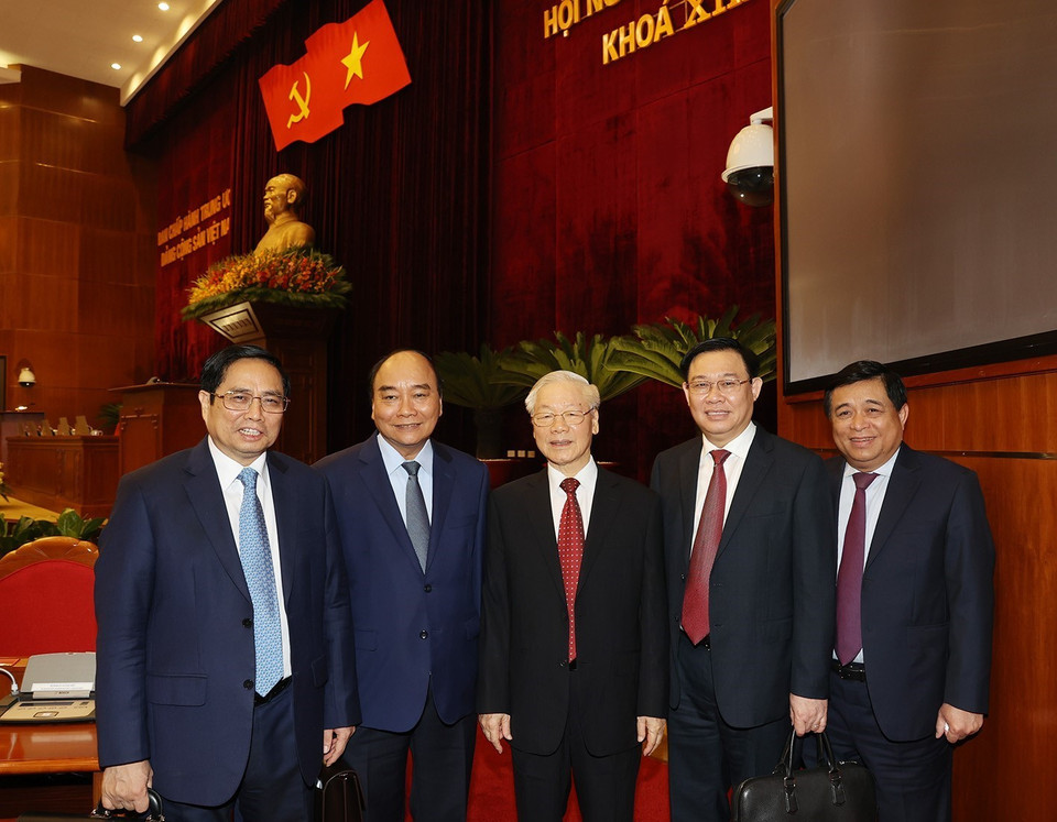 Tổng Bí thư Nguyễn Phú Trọng, Chủ tịch nước Nguyễn Xuân Phúc, Thủ tướng Chính phủ Phạm Minh Chính, Chủ tịch Quốc hội Vương Đình Huệ dự bế mạc Hội nghị Ban Chấp hành Trung ương Đảng Cộng sản Việt Nam khóa XIII. (Ảnh: Trí Dũng/TTXVN)